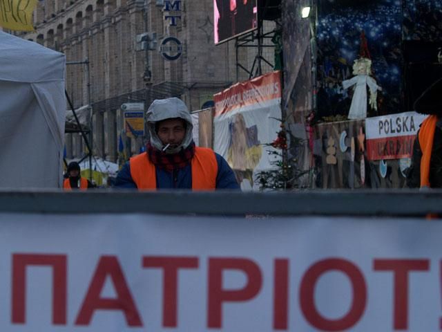 День з життя революції: люди і їх барикади (Фото) День з життя революції: люди і їх барикади (Фото)