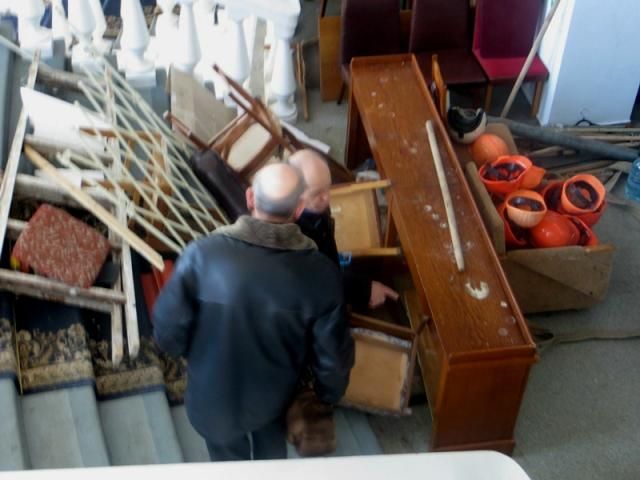 С Винницкого облсовета полутора суток вывозили мусор С Винницкого облсовета полутора суток вывозили мусор