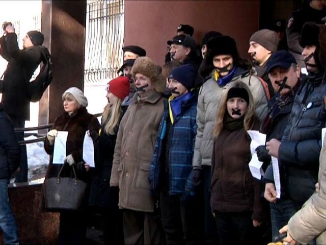 Луцкие активисты жалуются на новую волну давления со стороны милиции Луцкие активисты жалуются на новую волну давления со стороны милиции