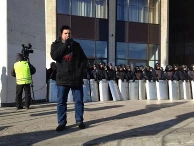 В одному з районів Києва Народна рада заборонила Партію регіонів і КПУ