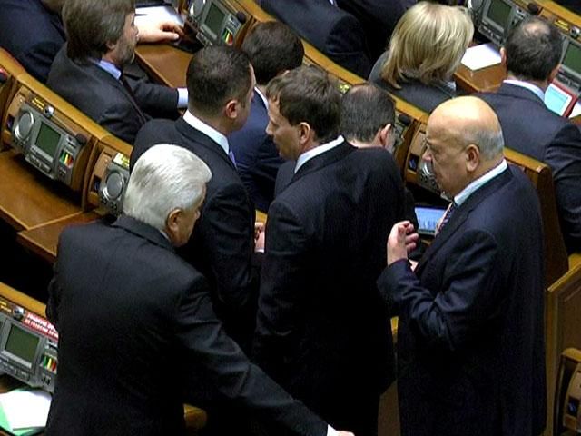 Депутати консультуються з приводу конституційної реформи