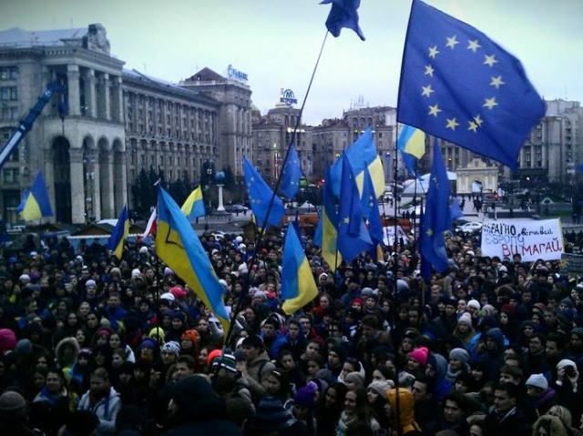 Українські дипломати висловили солідарність з Майданом Українські дипломати висловили солідарність з Майданом