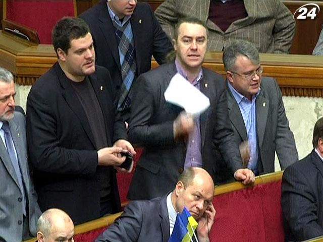 Депутаты снова не договорились и отказались работать весь февраль Депутаты снова не договорились и отказались работать весь февраль