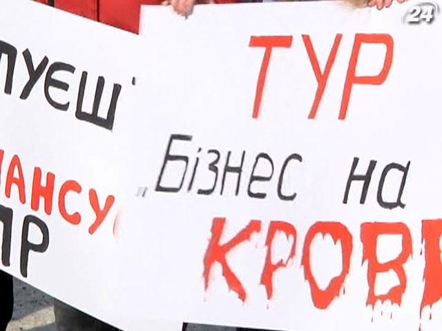 У Луцьку активісти бойкотували бізнес регіоналів