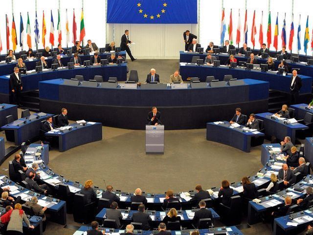 Проект резолюції ЄП щодо України: підготовка персональних санкцій, критика тиску Росії Проект резолюції ЄП щодо України: підготовка персональних санкцій, критика тиску Росії