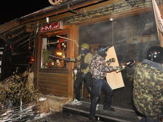 Неизвестные разгромили два столичных ресторана, - СМИ (Фото)