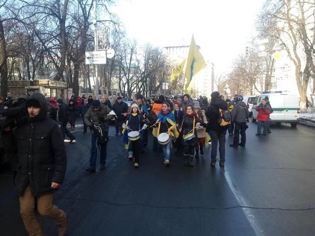 Активісти вирушили пікетувати Раду (Фото) Активісти вирушили пікетувати Раду (Фото)