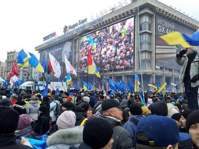 Взрыв на Майдане: парню оторвало кисть руки