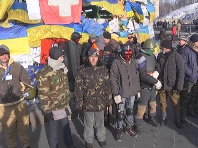 Людей держит на Майдане идея отставки Януковича - опрос