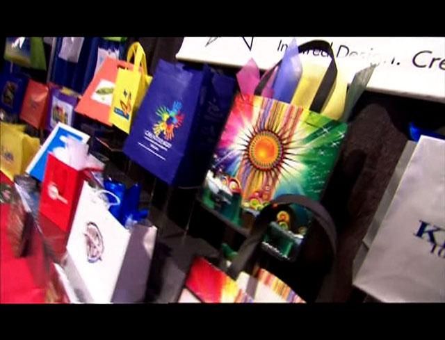 Як заробити мільйон на пакетах з принтами та сумочках-хамелеонах Як заробити мільйон на пакетах з принтами та сумочках-хамелеонах