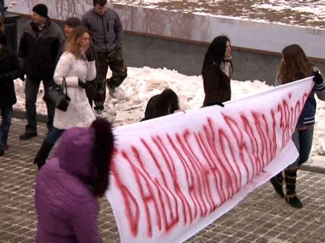 В Луцке нового губернатора активисты "поздравили" пикетом В Луцке нового губернатора активисты "поздравили" пикетом