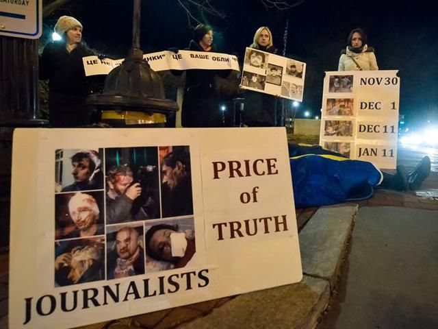 У Вашингтоні Клюєва та Бондареко зустріли із фото вбитих активістів (Фото) У Вашингтоні Клюєва та Бондареко зустріли із фото вбитих активістів (Фото)