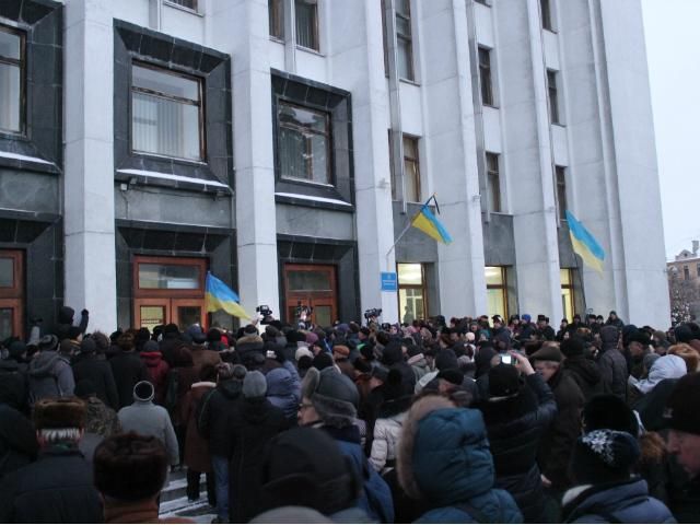 Суд постановив звільнити захоплену активістами Тернопільську ОДА  