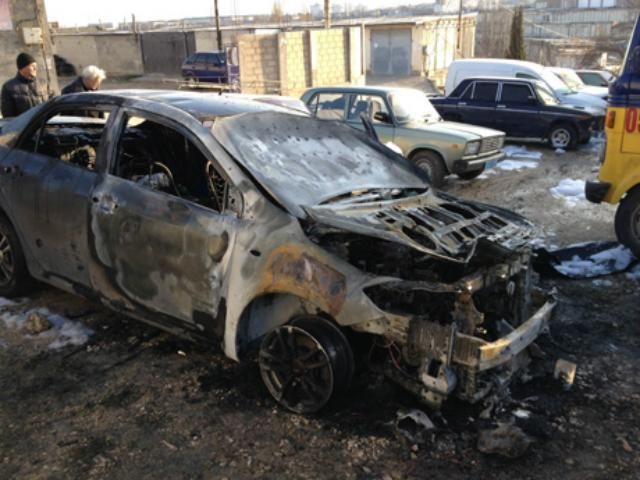 У Севастополі спалили авто УДАРівця (Фото)