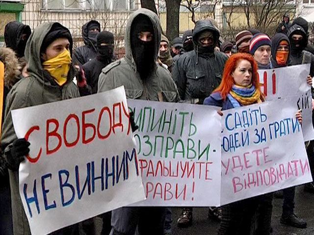 Активісти Майдану пікетували ГПУ з вимогою звільнити арештантів