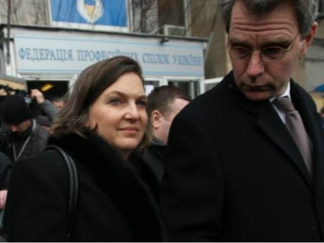 Скандальный разговор Нуланд с Пайеттом состоялся давно, - госдепартамент США Скандальный разговор Нуланд с Пайеттом состоялся давно, - госдепартамент США