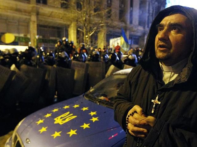 За проклятие Евромайдана священника вызвали в Киевскую митрополию дать объяснение За проклятие Евромайдана священника вызвали в Киевскую митрополию дать объяснение