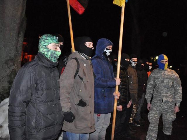 Львовский "Правый сектор" "поздравил" генконсула России с открытием Олимпиады (Фото) Львовский "Правый сектор" "поздравил" генконсула России с открытием Олимпиады (Фото)