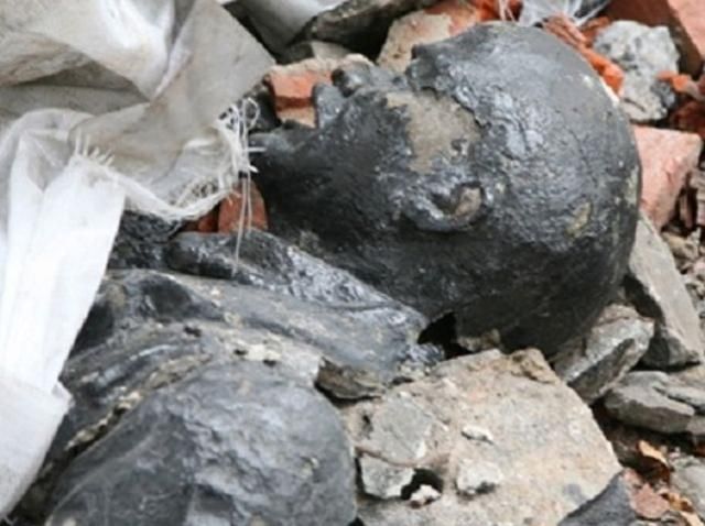 На Полтавщині пам'ятнику Леніну знесли голову На Полтавщині пам'ятнику Леніну знесли голову