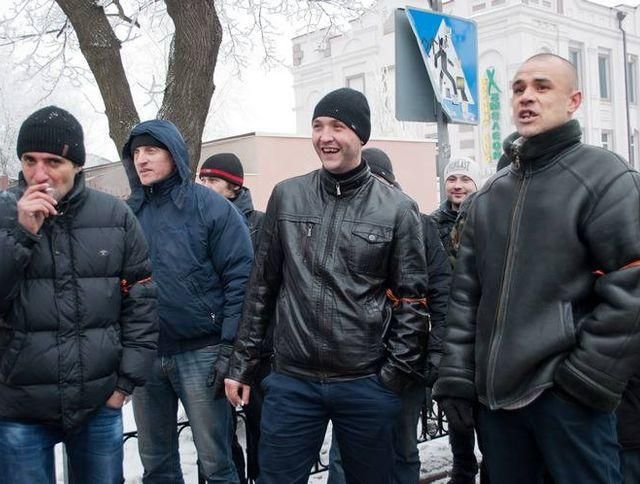 Дай "Беркуту" наказ прибрати цю нечисть, — у Донецьку звернулись до Януковича (Відео)