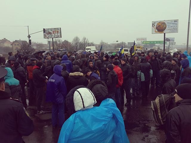 У Львові біля "Епіцентру" розібрали барикади