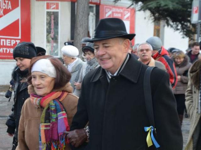 В Крыму активистов не пустили в помещение, арендованное для Евромайдана В Крыму активистов не пустили в помещение, арендованное для Евромайдана