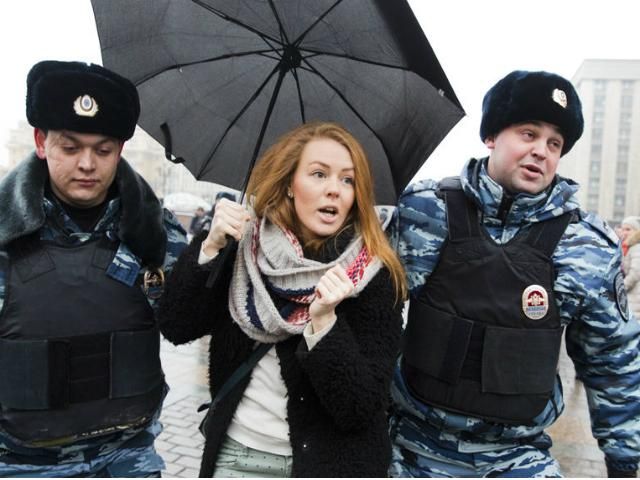 В Москве задержали активистов, поддержавших канал "Дождь" (Фото)