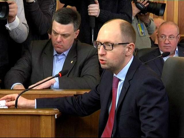 Итоги недели: Оппозиция требует возвращения к Конституции 2004 года, регионалы тянут время Итоги недели: Оппозиция требует возвращения к Конституции 2004 года, регионалы тянут время