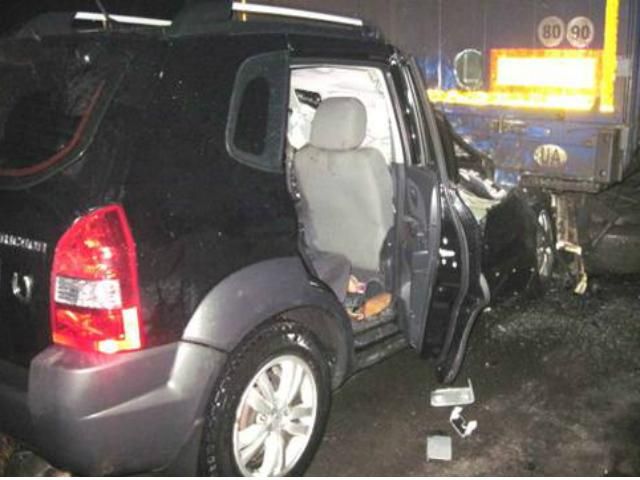 На Закарпатье легковушка врезалась в грузовик. Погиб 1 человек (Фото) На Закарпатье легковушка врезалась в грузовик. Погиб 1 человек (Фото)