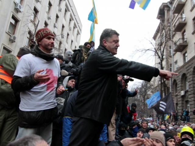49 активістів залишаються під арештом, — Порошенко