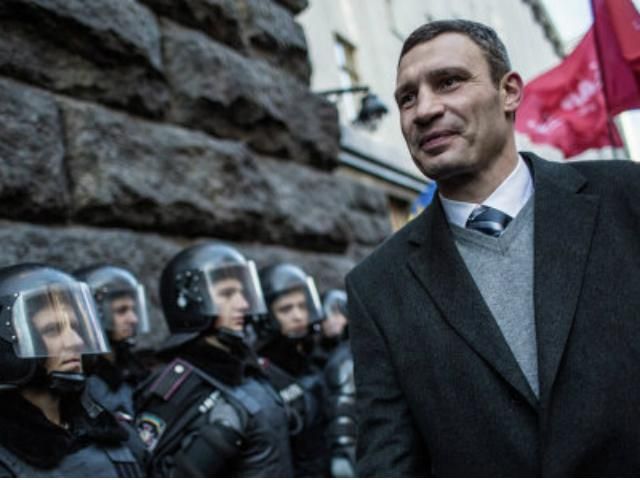 Мне трудно сидеть напротив этого обманщика на переговорах, - Кличко о Януковиче Мне трудно сидеть напротив этого обманщика на переговорах, - Кличко о Януковиче