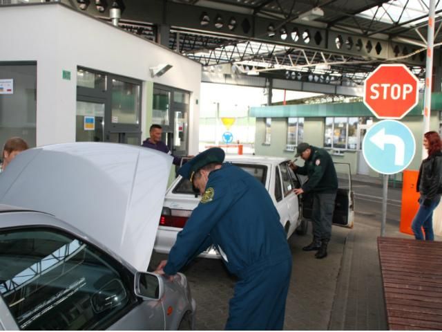 Поляки самостоятельно будут носить через границу помощь для Майдана Поляки самостоятельно будут носить через границу помощь для Майдана