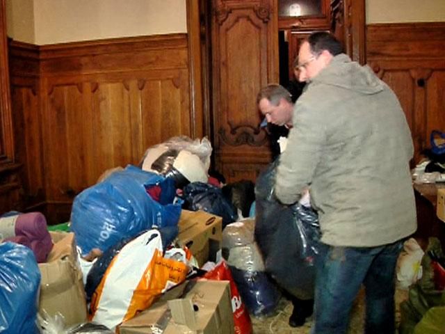 Активісти автомобільної сотні перевезли через кордон речі для Майдану Активісти автомобільної сотні перевезли через кордон речі для Майдану