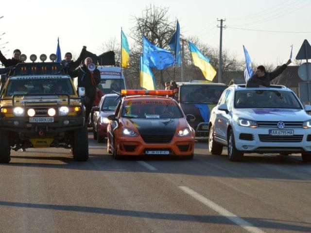 Прокуратура поставила умови звільнення 18 автомайданівців