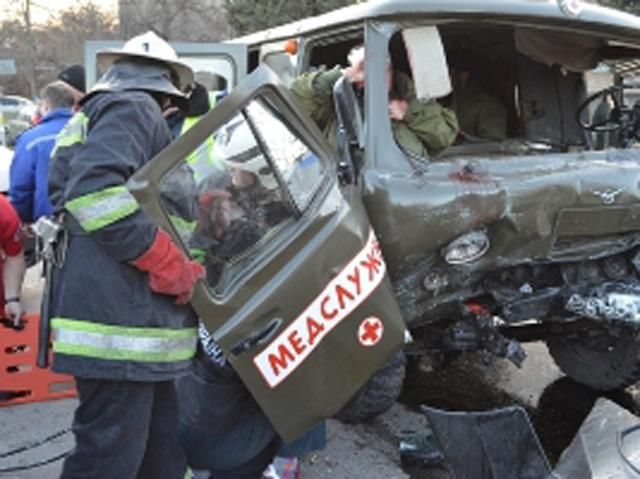 Аварія у Севастополі забрала одне життя, ще 8 людей у лікарні (Фото)