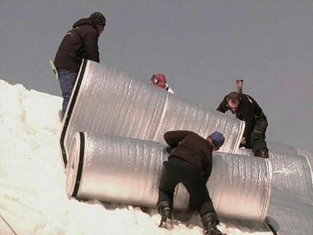 В Сочи используют резервный снег В Сочи используют резервный снег