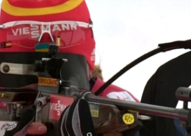 История биатлона. Бытовым предком этого спорта была охота на лыжах История биатлона. Бытовым предком этого спорта была охота на лыжах