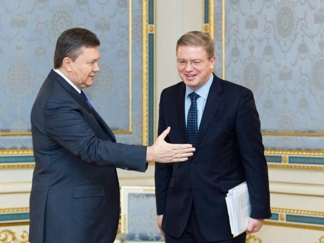 Янукович поговорив з Фюле про врегулювання кризи в Україні 