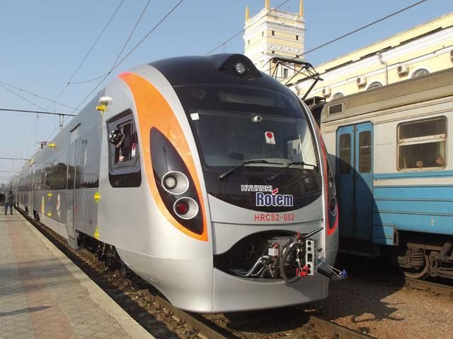 Укрзалізниця тимчасово замінила Hyundai на звичайні потяги Укрзалізниця тимчасово замінила Hyundai на звичайні потяги