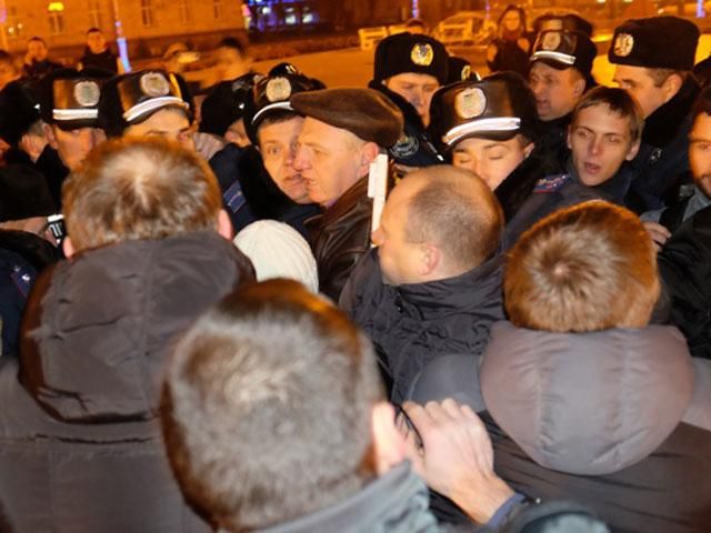 Суды отпустили под домашний арест 17 активистов в регионах Суды отпустили под домашний арест 17 активистов в регионах