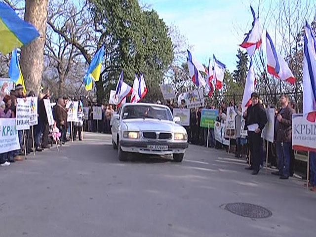 В Ялті депутати радились про шляхи виходу з політичної кризи