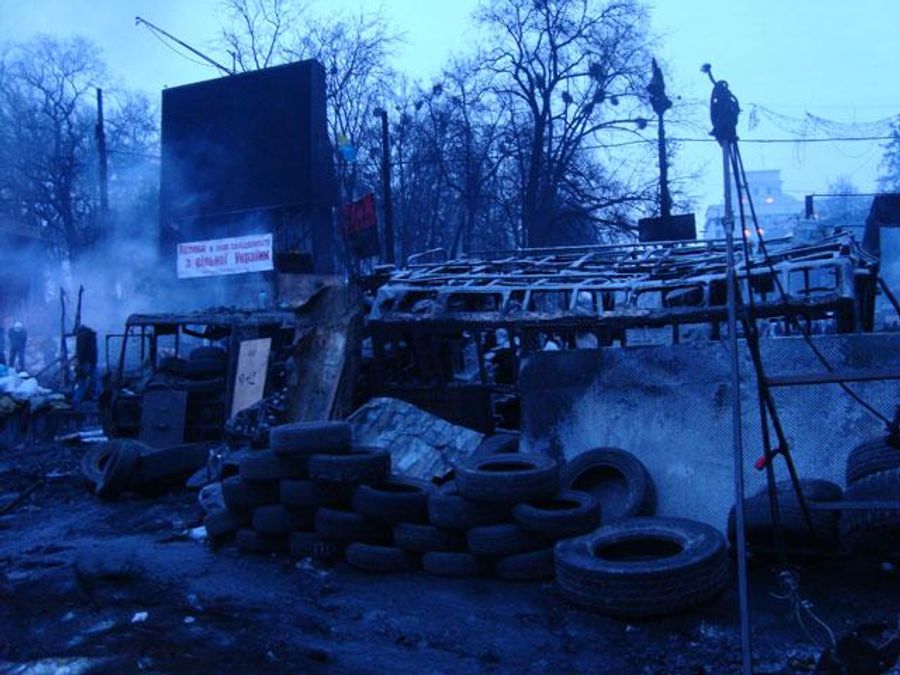 Прокуратура вимагає, щоб активісти розібрали 19 барикад в Києві Прокуратура вимагає, щоб активісти розібрали 19 барикад в Києві