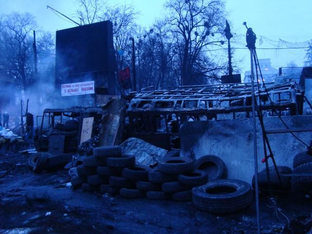 Прокуратура требует, чтобы активисты разобрали 19 баррикад в Киеве Прокуратура требует, чтобы активисты разобрали 19 баррикад в Киеве