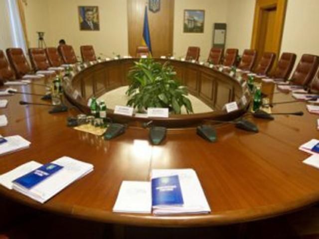 Янукович не збирається віддавати крісло прем’єра опозиції, — ЗМІ Янукович не збирається віддавати крісло прем’єра опозиції, — ЗМІ