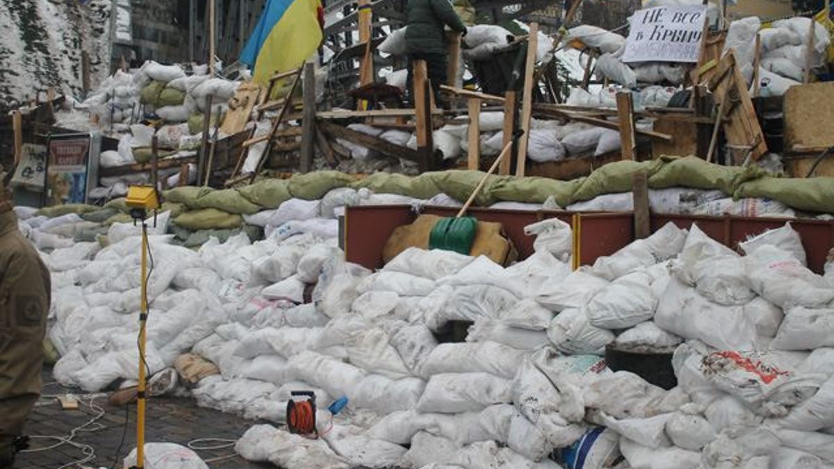У столиці розібрали снігову барикаду на Інститутській У столиці розібрали снігову барикаду на Інститутській