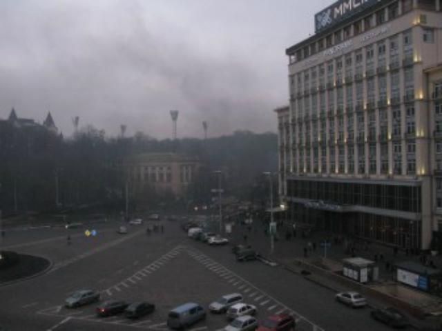 На Грушевского пошел дым