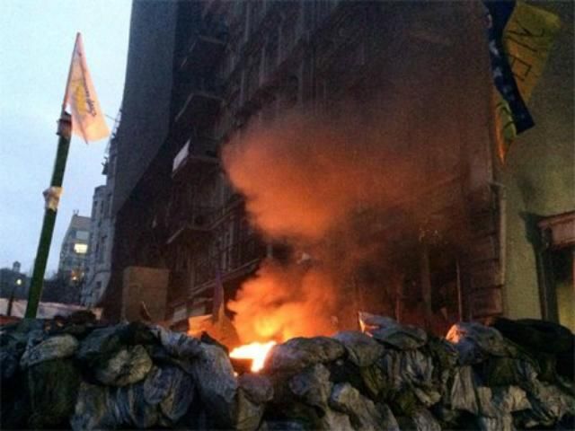 В УНА-УНСО кажуть, що не підпалювали шини на Грушевського В УНА-УНСО кажуть, що не підпалювали шини на Грушевського