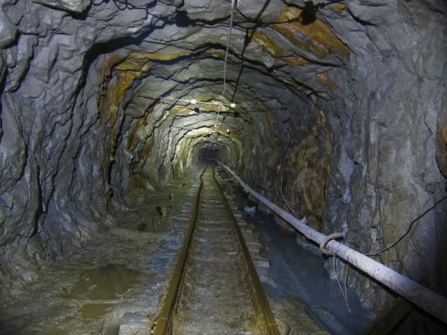 В Свердловске произошел обвал на шахте. Погиб 1 человек