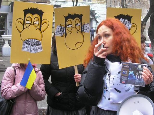 В Днепропетровске пикетировали провластный телеканал (Фото)