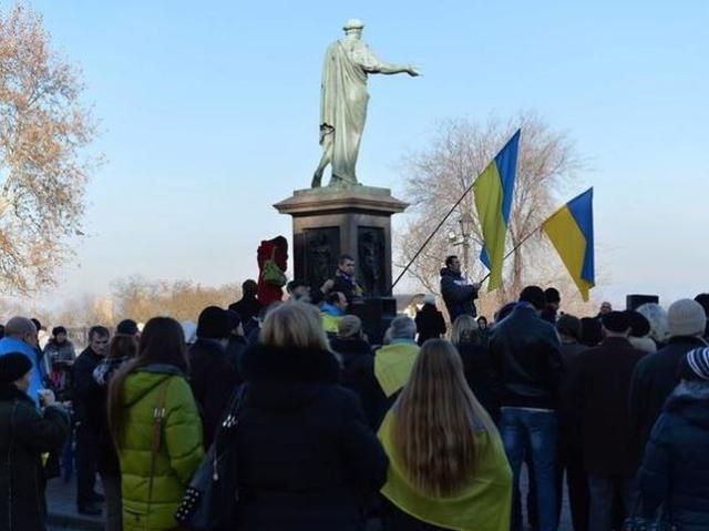 В Одесі "тітушки" намагаються спровокувати євромайданівців на силові дії, — ЗМІ 